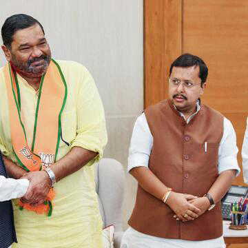 बीजद छोड़ भाजपा में शामिल हुए देवाशीष सामंतराय, कहा-'पीएम मोदी की योजनाओं से प्रभावित होकर लिया फैसला’