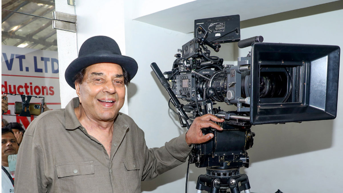 फिल्म अभिनेता धर्मेंद्र अस्पताल से लौटे, अब घर पर ही होगा इलाज