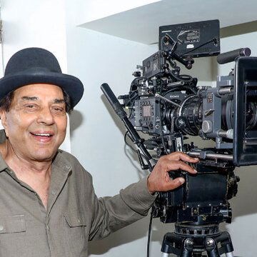 फिल्म अभिनेता धर्मेंद्र अस्पताल से लौटे, अब घर पर ही होगा इलाज