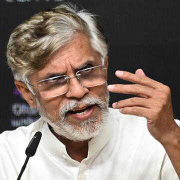नीट विवाद पर पवन खेड़ा का धर्मेंद्र प्रधान पर हमला, मृत छात्रों के नाम साझा कर उठाए सवाल