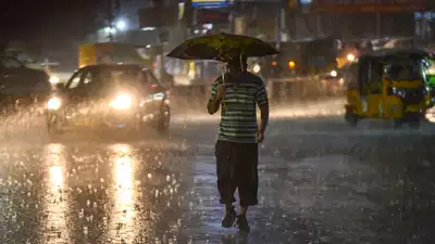 मौसम का बदला मिजाज, तूफान और बारिश से जनजीवन अस्त-व्यस्त, इडेन गार्डन्स में खेल ठप