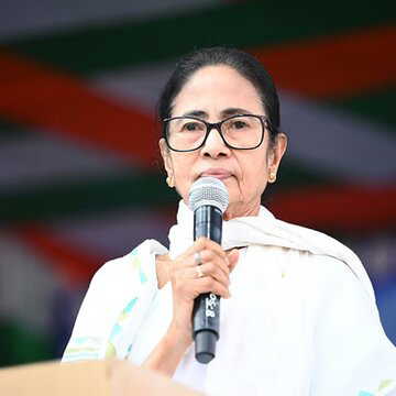 हर धर्म में ही कुछ गद्दार होते हैं, जो भाजपा से रुपए लेकर...मुर्शिदाबाद की सभा से ममता बनर्जी का तीखा वार