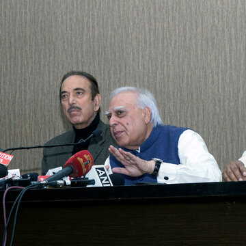 “सरकार में ‘राष्ट्र पहले’ की भावना नहीं”- कपिल सिब्बल का मोदी सरकार पर तीखा हमला