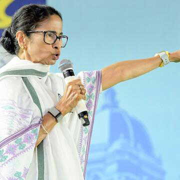 पोइला बैशाख पर ममता बनर्जी ने साधा निशाना, कहा- "दिल्ली के जमींदार मतदान का अधिकार छीन रहे हैं"