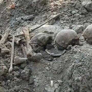 अशोकनगर में पुराने मकान की नींव खोदते ही निकली खोपड़ी व हड्डियां, इलाके में आतंक