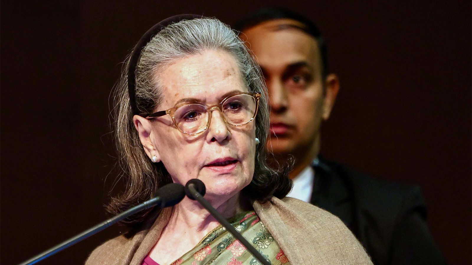 अरावली पहाड़ियों पर केन्द्र की नई परिभाषा से विवाद तेज, सोनिया गांधी ने इसे 'डेथ वारंट' बताया