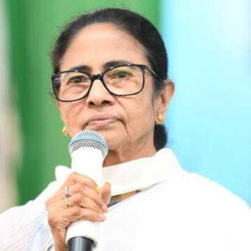 'आप अचानक उनका पक्ष क्यों ले रहे हैं?' AI वीडियो के मुद्दे पर ममता बनर्जी ने किसपर साधा निशाना?