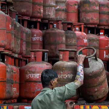 जैसलमेर जिला प्रशासन का बड़ा एक्शन , कमर्शियल गैस धांधली पर गोदाम सीज