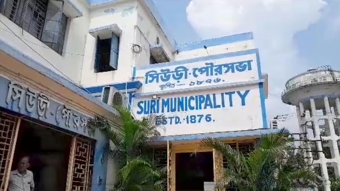 हाउसिंग सोसाइटी पर 'बुरी शक्तियों' का साया, तांत्रिकों बुलाकर करवाया जा रहा यज्ञ