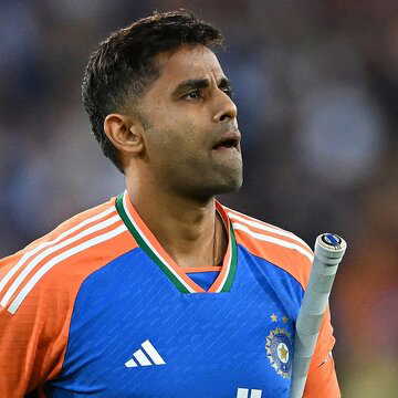 ‘उस शॉट को फ्रिज में रख दो…’, लगातार असफलताओं के बाद सूर्य को डांट रहे गावस्कर