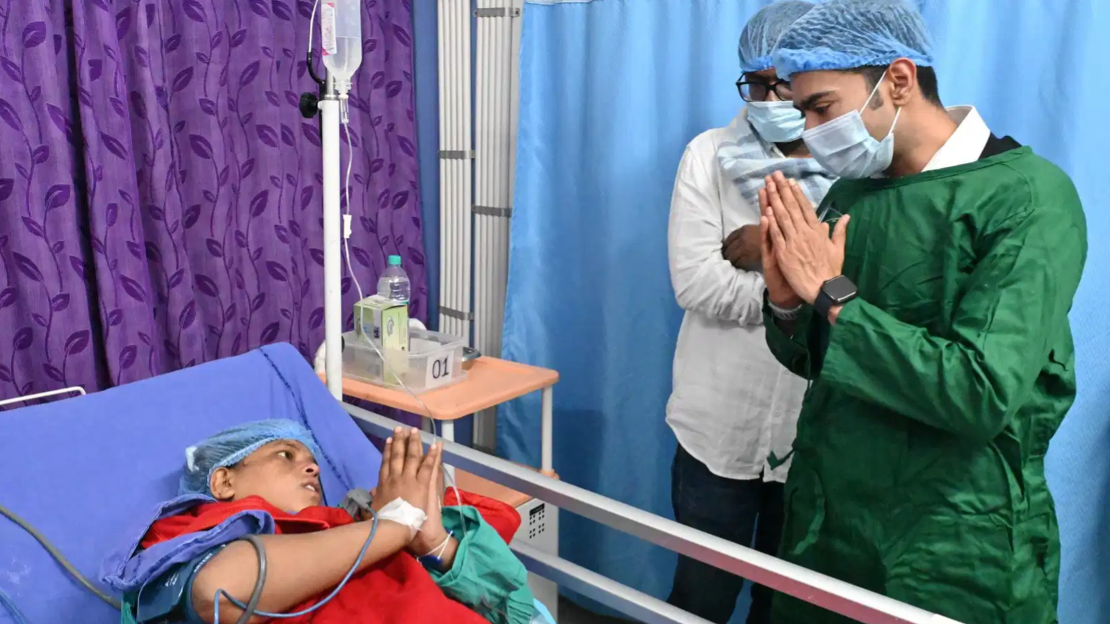 अभिषेक बनर्जी रामपुरहाट अस्पताल में सोनाली खातून से मिले, नवजात बच्चे का किया नामकरण