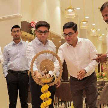 एम.पी.जे. जेवेलर्स ने मध्यमग्राम में नए भव्य शोरूम के साथ अपने विस्तार को दिया नया आयाम