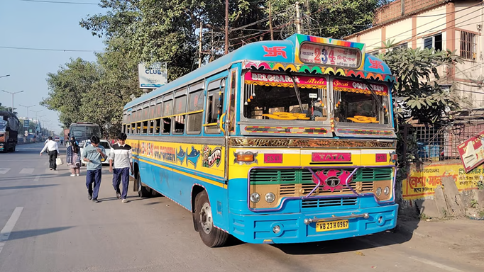 उत्तर कोलकाता में दर्दनाक हादसा, बस की चपेट में आकर स्कूली छात्र की मौत