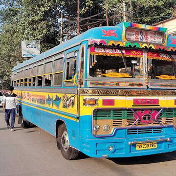 उत्तर कोलकाता में दर्दनाक हादसा, बस की चपेट में आकर स्कूली छात्र की मौत
