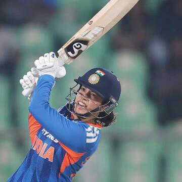 स्मृति मंधाना ने रचा इतिहास, शामिल हुई 10 हजार रनों के क्लब में - तोड़ा मिताली राज का रिकॉर्ड