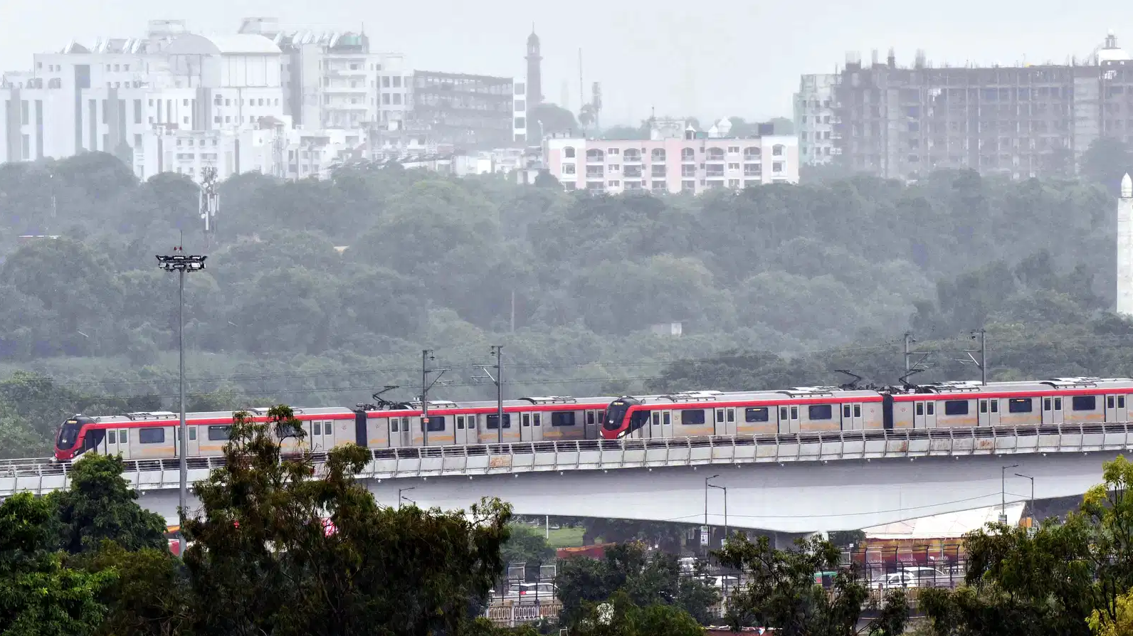 अब लखनऊ मेट्रो का घर बैठे खरीद सकेंगे टिकट, शुरू हो रही है QR टिकटिंग सुविधा