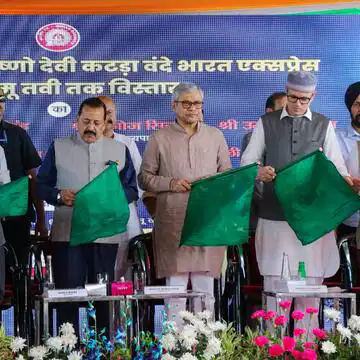 कश्मीर को मिली बड़ी रेल कनेक्टिविटीः जम्मू से श्रीनगर पहुंची पहली वंदे भारत एक्सप्रेस, सर्दियों में भी निर्बाध यात्रा संभव