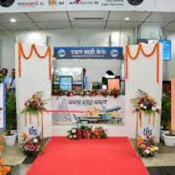 नागरिक उड्डयन मंत्री ने पटना अंतरराष्ट्रीय हवाई अड्डे पर उड़ान यात्री कैफे का उद्घाटन किया