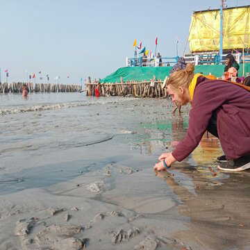 तपोभूमि गंगासागर पहुंचा स्वीडन का शख्स, खोया था आध्यात्म की दुनिया में