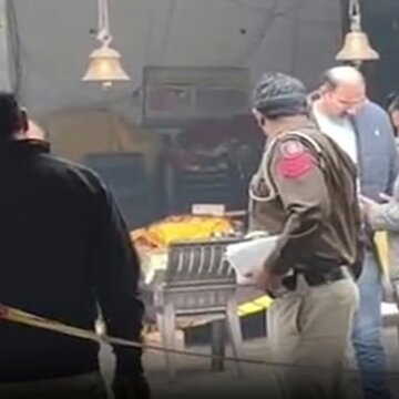 दिल्ली में दिन-दहाड़े मंदिर में घुसकर महिला की हत्या, पुरानी रंजिश या फिर कोई और कारण?