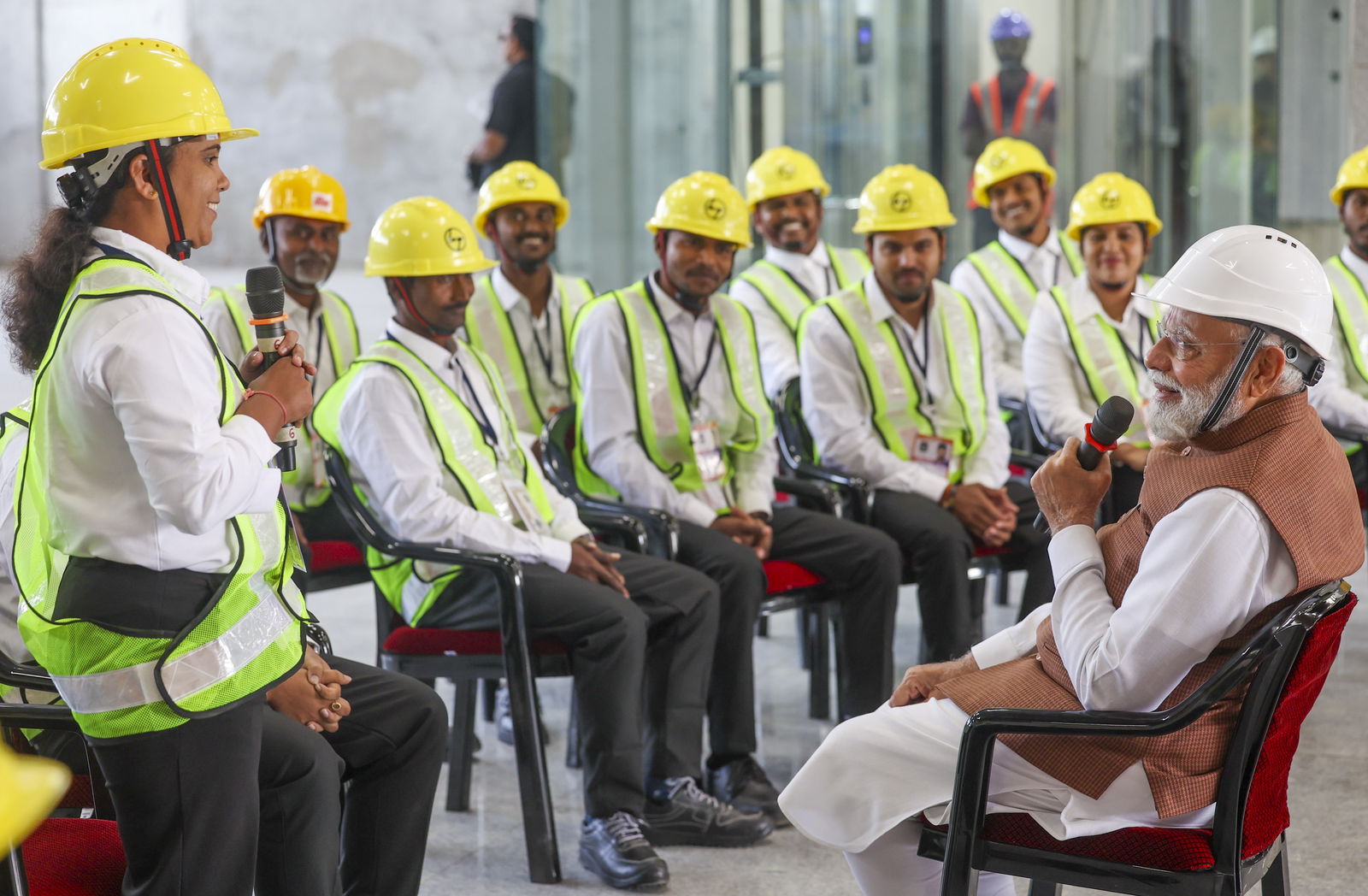 2 घंटे में मुंबई–अहमदाबाद सफरः पीएम ने बुलेट ट्रेन परियोजना की समीक्षा की, इंजीनियरों से अनुभव दस्तावेज़ बनाने को कहा