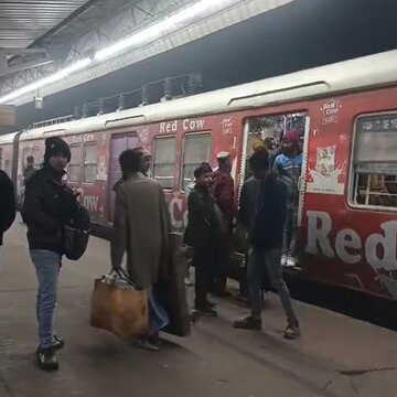 हावड़ा-कटवा लाइन में व्यस्त समय में ट्रेन सेवा ठप, यात्रियों की मुश्किलें बढ़ीं