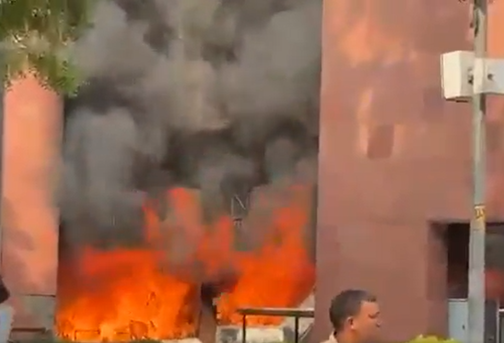 दिल्ली में सांसदों के फ्लैट में लगी भीषण आग, दमकल की गाड़ियां मौके पर पहुंची