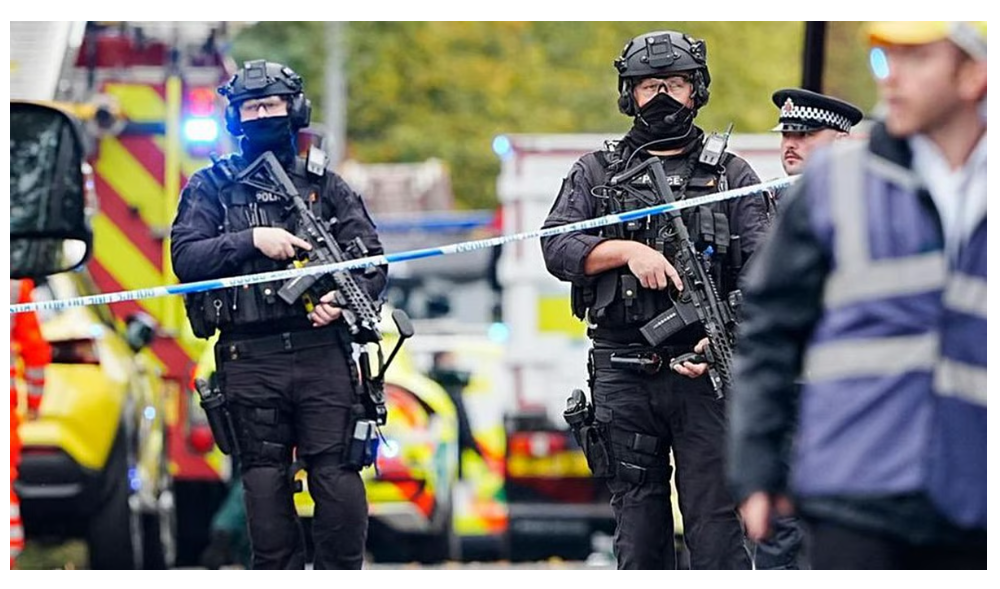 ब्रिटेन में सिनेगॉग पर चाकू से हमले में 2 मरे, 3 घायल, पुलिस की गोली से हमलावर ढेर