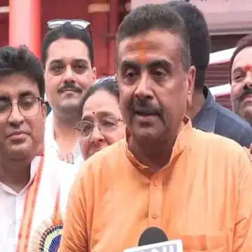 शपथ ग्रहण के बाद जोड़ासांको ठाकुरबाड़ी पहुंचे CM शुभेंदु अधिकारी ने कविगुरु को दी श्रद्धांजलि, क्या दिया संदेश?