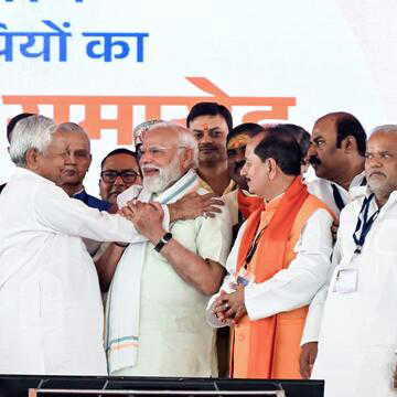 शपथ से शक्ति प्रदर्शन तक: कैबिनेट विस्तार के बाद पटना में पीएम मोदी का दमदार रोड शो, समर्थकों की भारी भीड़