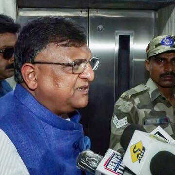मुख्य सचिव पद को लेकर बढ़ीं अटकलें, क्या मनोज कुमार अग्रवाल पर लगेगी मुहर?