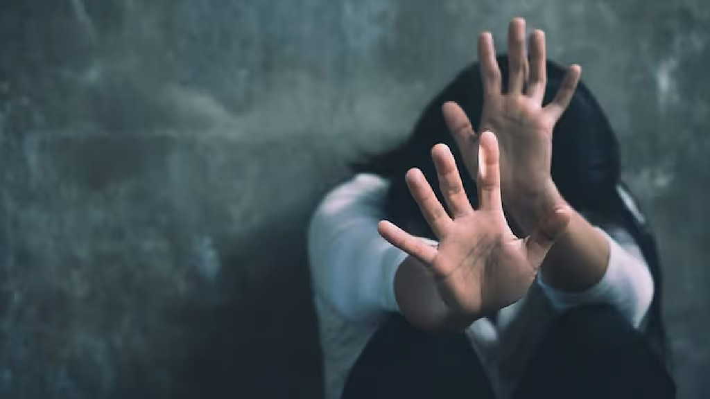 आठवीं की छात्रा के साथ सामूहिक दुष्कर्म, धमकी देकर दूसरी छात्रा का नग्न वीडियो बनाया, 6 गिरफ्तार