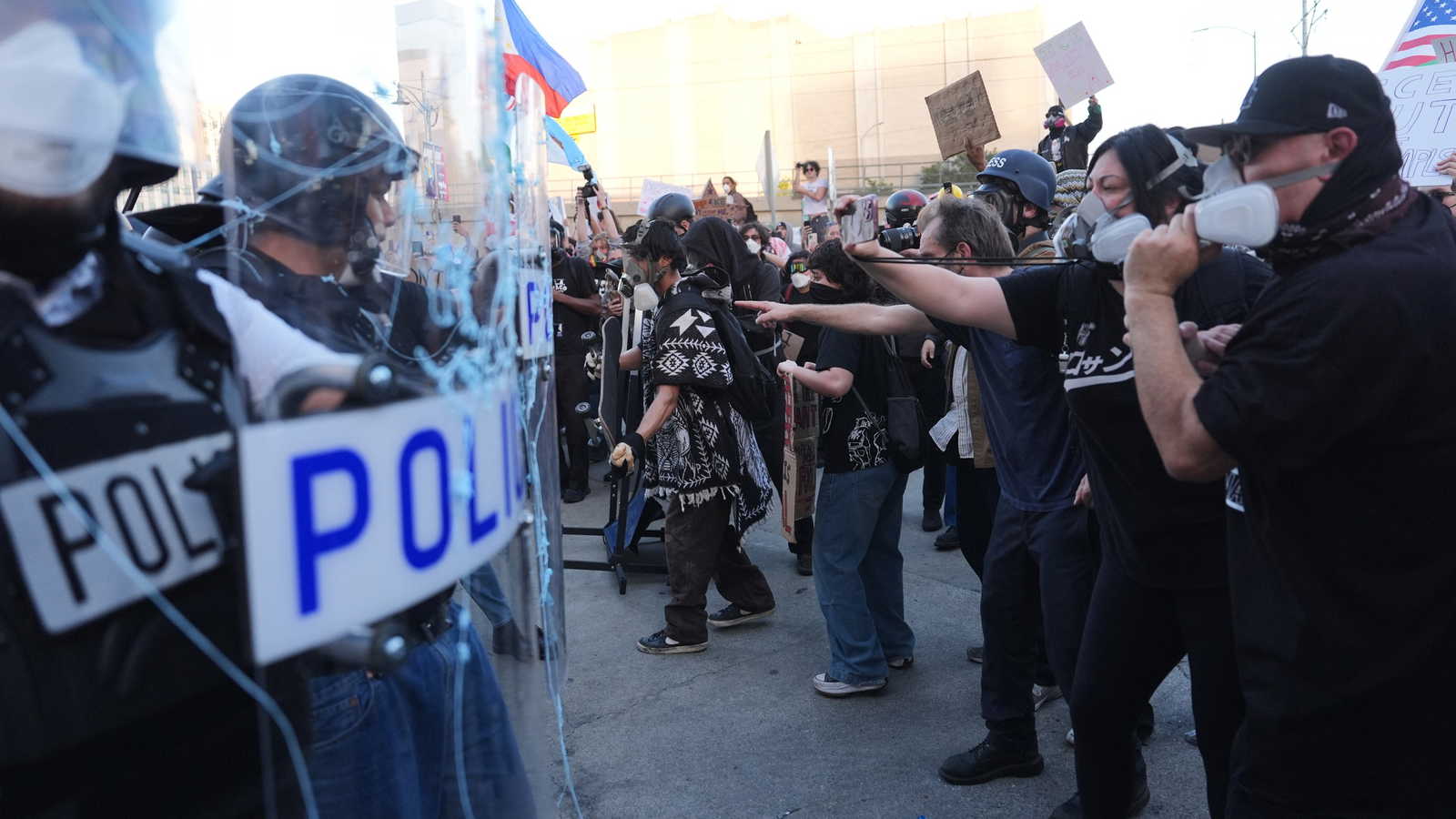 अमेरिका में ट्रंप की सख्त आव्रजन नीतियों के खिलाफ देशभर में हड़ताल और प्रदर्शन