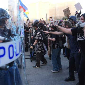 अमेरिका में ट्रंप की सख्त आव्रजन नीतियों के खिलाफ देशभर में हड़ताल और प्रदर्शन