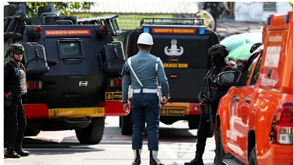 इंडोनेशिया के स्कूल की मस्जिद में नमाज़ के दौरान विस्फोट, 54 घायल