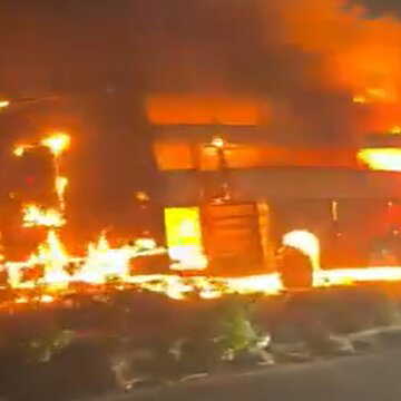 चालक की सूझबूझ से टला बड़ा हादसा: एक सेकंड में लिया फैसला, 45 बस यात्रियों की बची जान