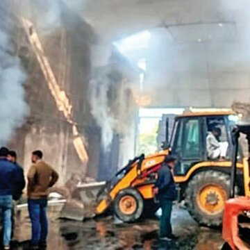 हावड़ा में आग का कहर, जूट के गोदाम और पांच दुकानें जलकर खाक