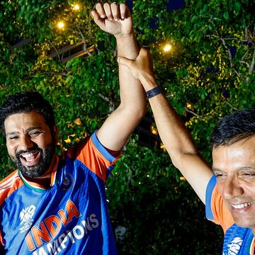 गंभीर नहीं, द्रविड़ को ही रोहित ने दिया Champions Trophy जीत का श्रेय