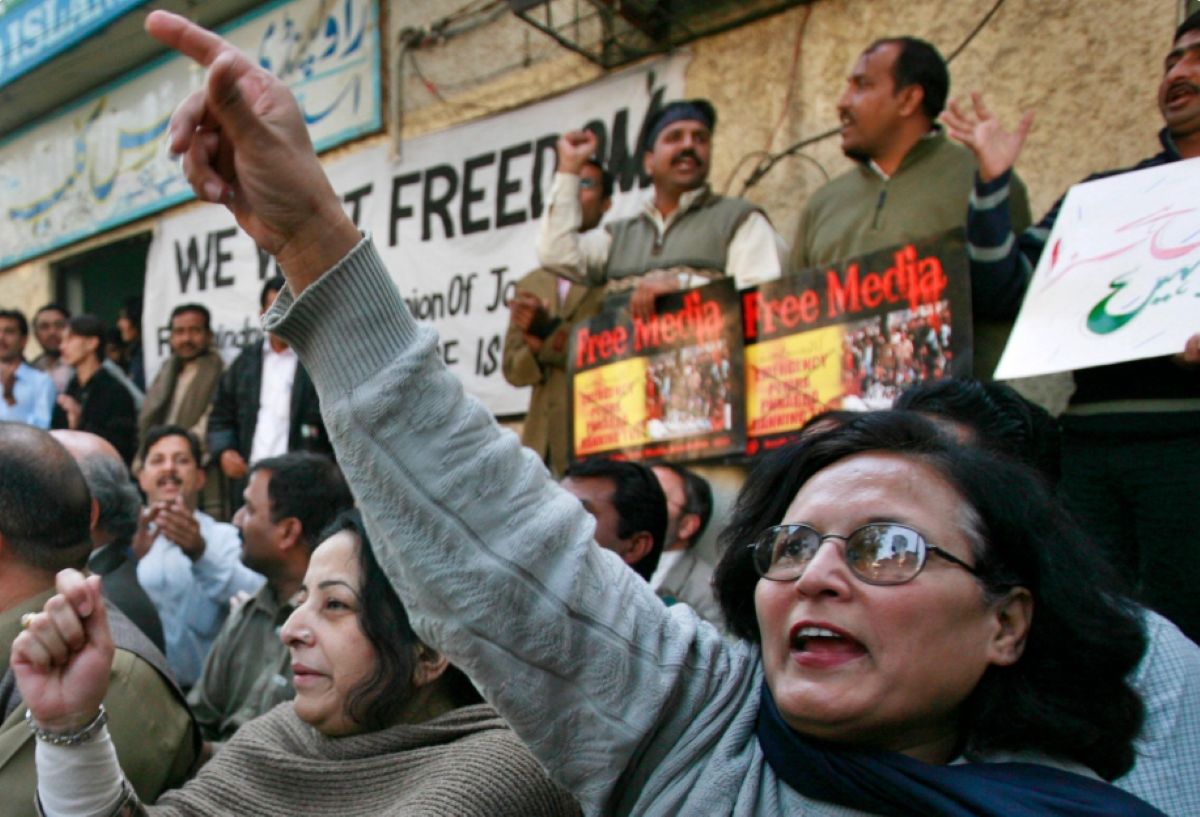 पाकिस्तान मीडिया में महिलाओं की दृश्यता घट रही, समावेशी सुधार की जरूरत