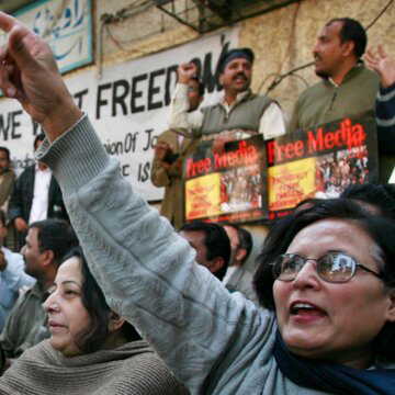 पाकिस्तान मीडिया में महिलाओं की दृश्यता घट रही, समावेशी सुधार की जरूरत