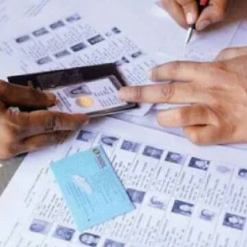 वर्ष 2002 की मतदाता सूची में नहीं है खड़दह में 5 बार काउंसिलर रहे तृणमूल नेता और परिवार के सदस्यों का नाम