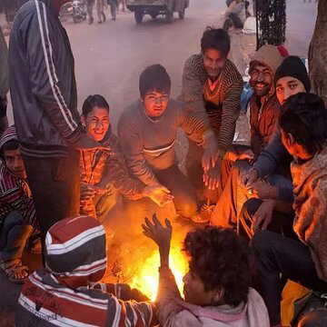 कोहरे की चादर में लिपटा बंगाल, ठंड ने बढ़ाई मुश्किलें