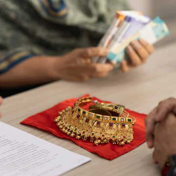 महंगाई का दबाव, गोल्ड लोन बाजार में धमाकेदार उछाल