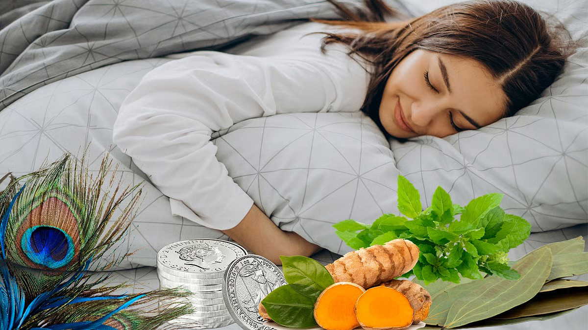सोने से पहले तकिए के नीचे रखें यह चीज़, जीवन रहेगा खुशहाल, कभी नहीं होगी पैसों की कमी