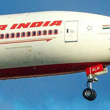 ईरान युद्ध के बीच Air India ने फ्यूल सरचार्ज में किया बदलाव, टिकट कीमतों पर पड़ेगा असर एयर