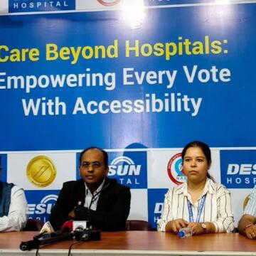 बुजुर्ग और दिव्यांग मतदाताओं के लिए विशेष व्यवस्था, व्हीलचेयर सुविधा से मतदान प्रक्रिया हुई आसान और समावेशी