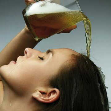 रूखे बाल, सूखी स्कैल्प की समस्या? पीना छोड़िए, बीयर से बालों की करें देखभाल