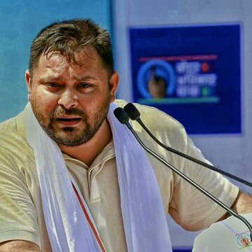 तेजस्वी यादव ही होंगे नेता प्रतिपक्ष, RJD समीक्षा बैठक में लालू यादव का बड़ा फैसला