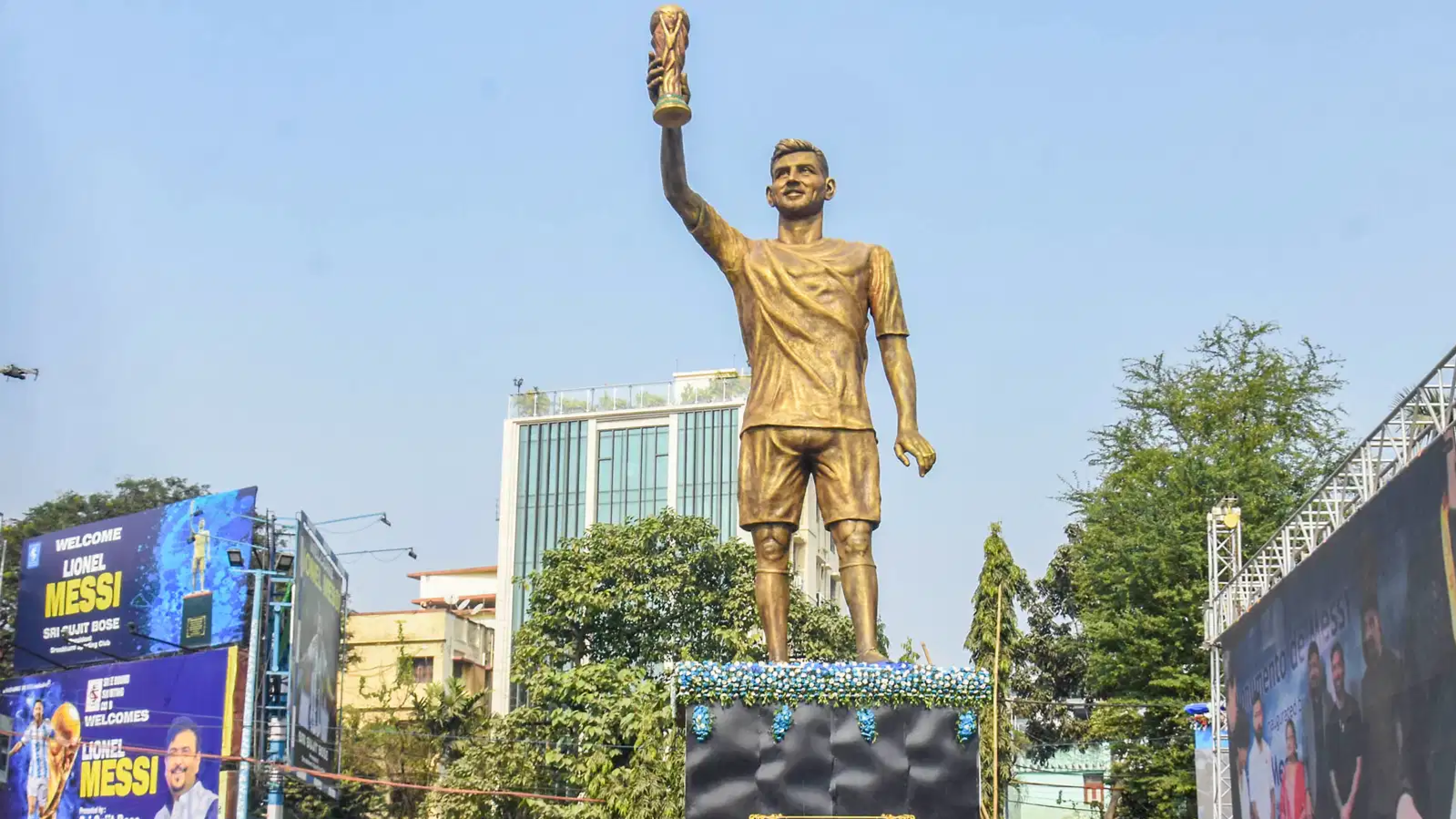 लेकटाउन में मेसी और माराडोना की मूर्ति कहीं सरकारी जमीन पर तो नहीं है स्थापित? हाई कोर्ट ने रिपोर्ट तलब की