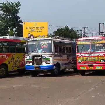 आरामबाग में 2 दिनों से बंद हैं निजी बस सेवाएं, ऑटो-टोटो पर दोगुना किराया मांगने का आरोप